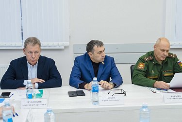 Депутаты взяли шефство над семьями погибших участников СВО